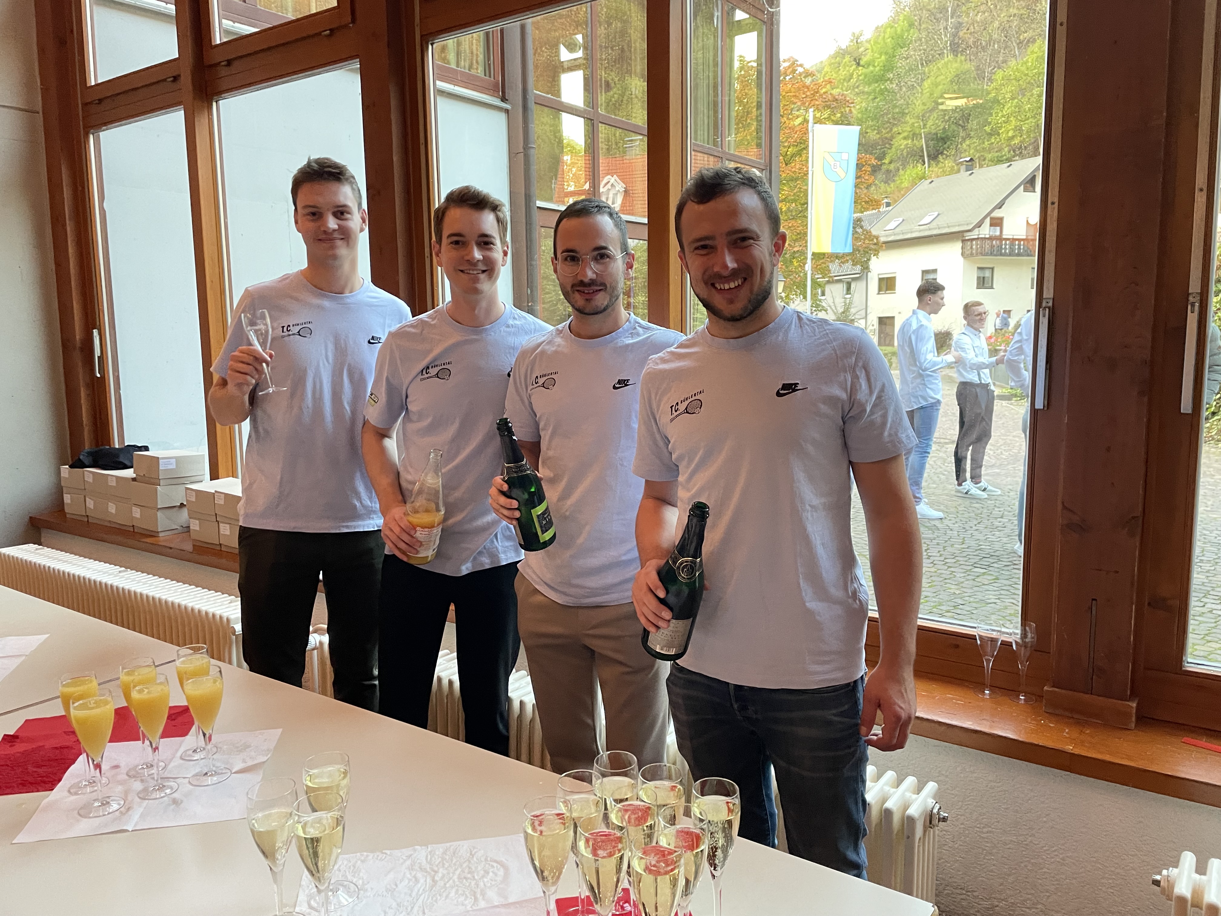 Advantage TCB – Jungs helfen beim SVB-Jubiläum