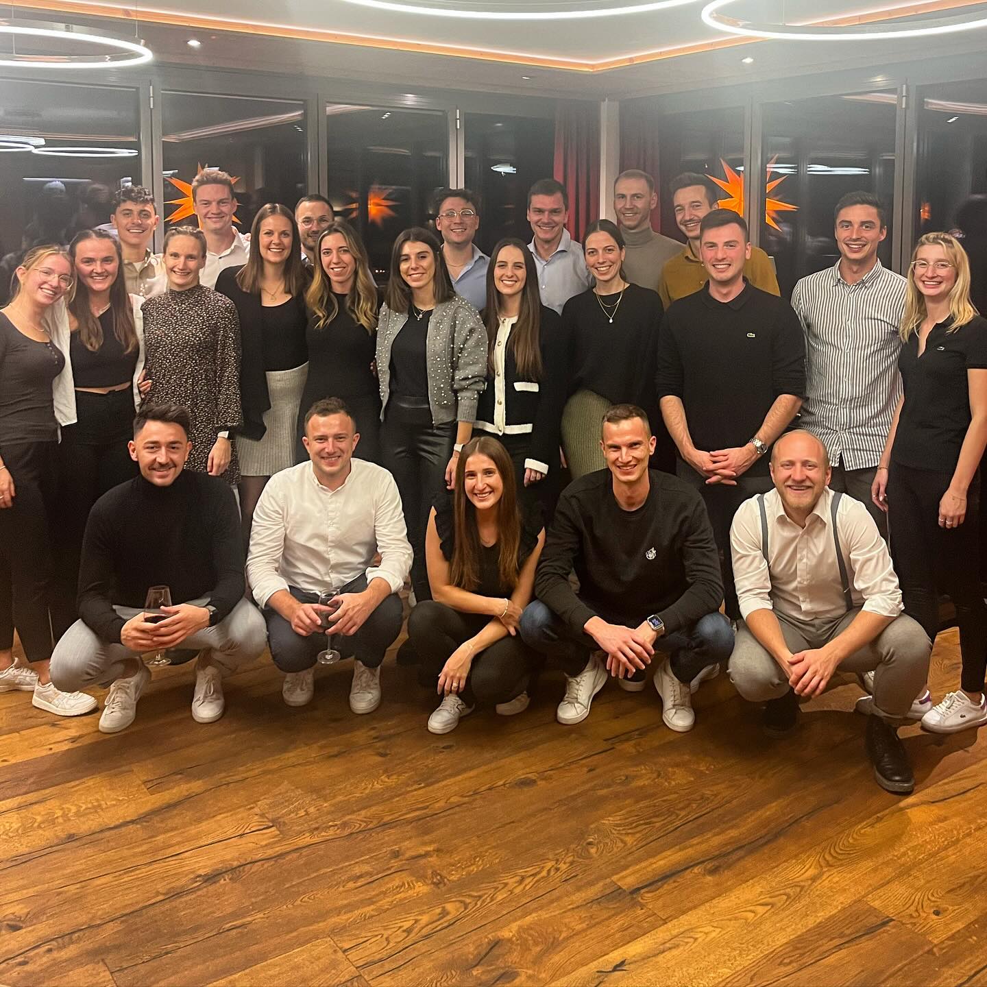 Weihnachtsfeier 2023 – Die Jungen Wilden feiern im Bergfriedel